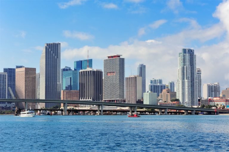 “Downtown Miami: A Vibrant Urban Hub of Culture and Commerce”