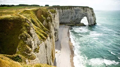 Is Bordeaux, France, Close to the Normandy Beaches?